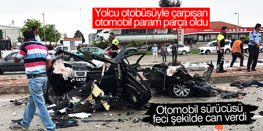 Yolcu otobüsüyle çarpışan otomobil ikiye bölündü
