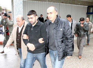 Kendi Kendini bıçaklamış!