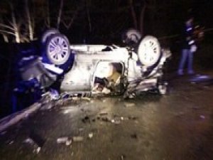 İşadamı otomobiliyle 15 metreden uçtu