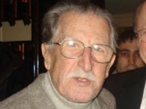 Mücap Ofluoğlu yaşamını yitirdi