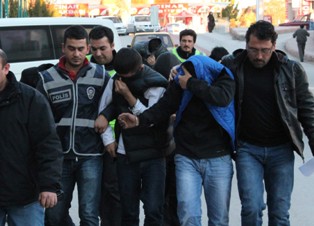 Hırsızlar keçi ve kuru üzüm çaldı