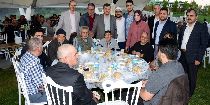 Başkan Toru gönül dostlarıyla iftar açtı