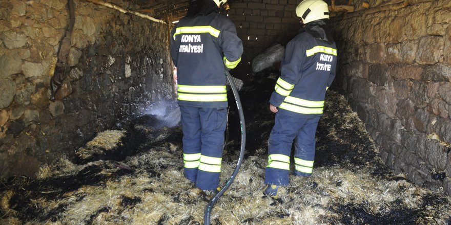 Konya’da samanlık yangını diğer evlere sıçramadan söndürüldü
