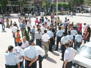 Aksaray’da işçiler dolandırıldıklarını iddia etti