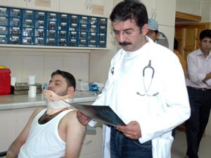 Kanalizasyon çukuruna düşen kişi yaralandı