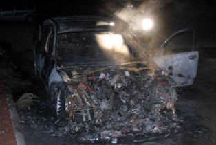 Lüks otomobil kül oldu!