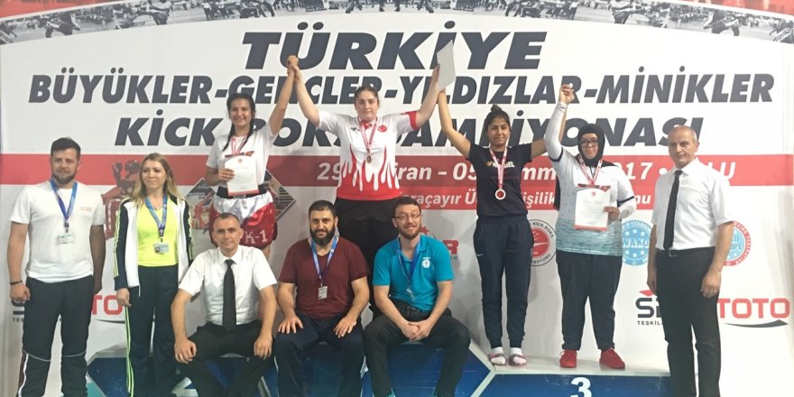Aybüke Betül Aras, Kick Boks’ta Türkiye şampiyonu