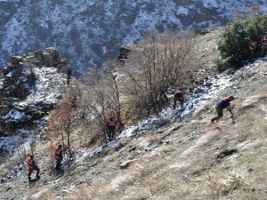 Cinayetin suç aleti aranıyor