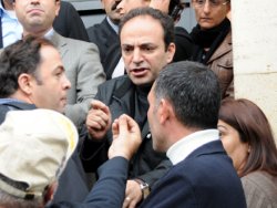 PKK Baydemir'in akrabasını kaçırdı