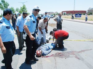 Bisikletiyle araç altında kaldı