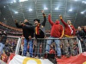 Arena'da "şikeciler" tezahüratı