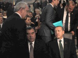 Kılıçdaroğlu Başbakan Erdoğan'ın elini sıkmadı