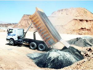 Yanan toprak Çimento Fabrikası’na taşındı