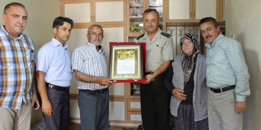 Ahmet Erol’un şehitlik beratı ailesine verildi