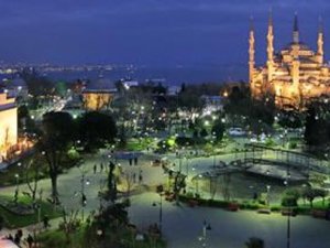 Sultanahmet'in bir minaresi yıkılacak!