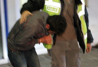 Çaldığı telefonu satınca yakalandı