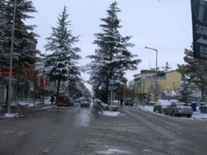 Sarayönü'ne mevsimin ilk karı yağdı