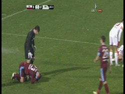 Trabzonsporlular sahaya ses bombası attı