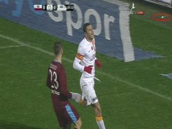 Burak'ın boğazına bozuk para attılar