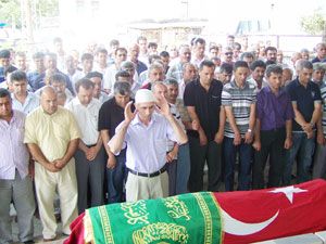 Başbakanın koruması kazada hayatını kaybetti