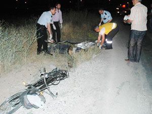 Otomobil bisikletliye çarptı