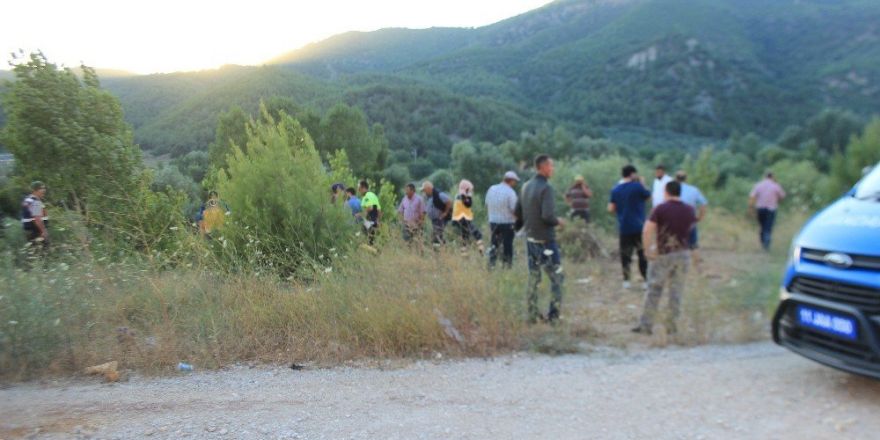 Sakarya Nehri’ne Devrilen Otomobilde Aynı Aileden 3 Kişi Öldü