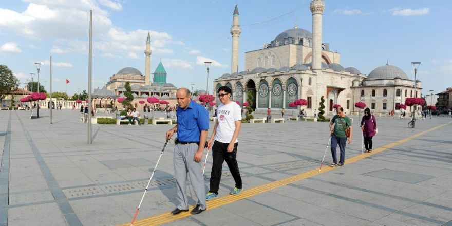 Konya’da engelleri kaldıran yollar yapılıyor