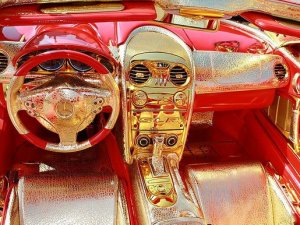 Altın kaplama Mercedes'in müthiş özelliği