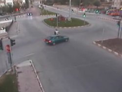 Şaşkına çeviren motosiklet kazası