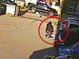 Cam silen kadın 3. kattan düştü