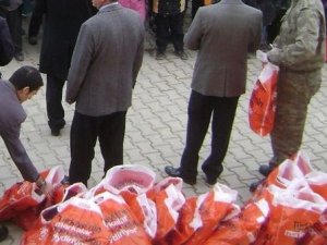 Sarayönü'nde öğrencilere giyecek yardımı