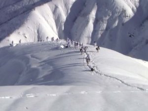 Mehmetçiğin 2 metre kardaki operasyonu!