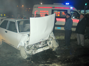 Otomobil kamyonete çarptı: 1'i ağır 5 yaralı