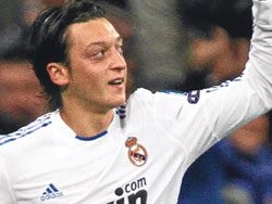 Almanya'nın en iyi futbolcusu Mesut Özil