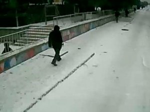 Halk otobüsünün yayayı ezme anı kamerada
