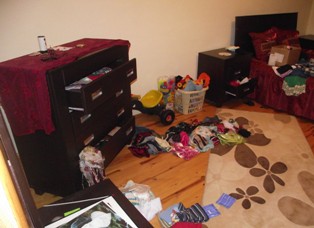 Kapı kilitlerini patlatıp evleri soydular