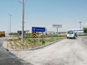 Havaalanı girişine sinyalizasyon