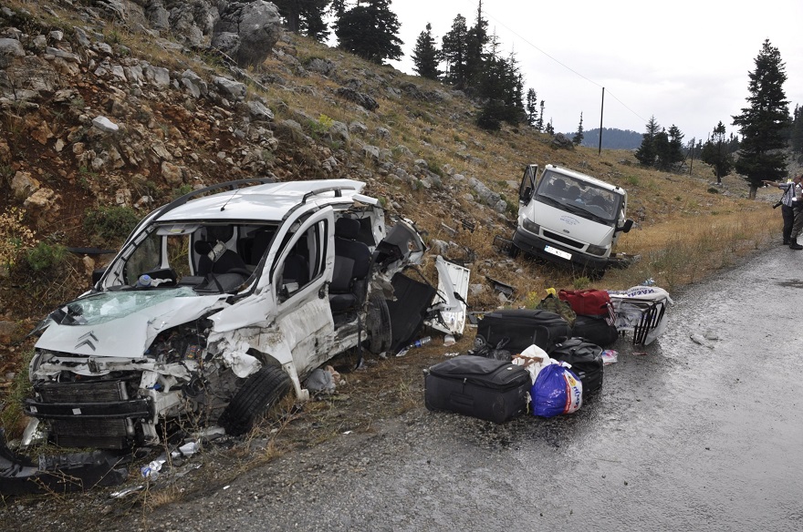 Seydişehir’de iki ayrı kazada 12 kişi yaralandı