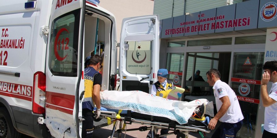 Konya’da otomobil şarampole devrildi: 4  yaralı