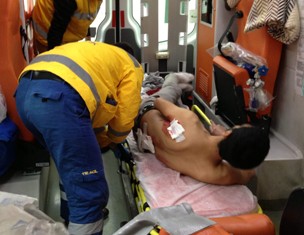 Otobüste yan bakma kavgası: 3 yaralı