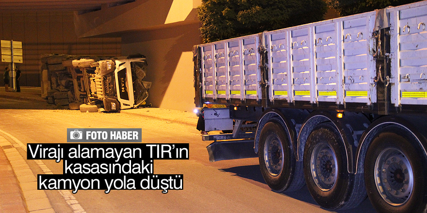 Virajı alamayan tır’ın kasasındaki kamyon yola düştü