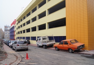Otopark açıldı da neden araçlar dışarda