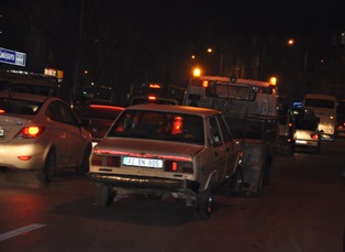 Yol ortasında aracında uyuya kaldı