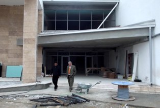 Gençlik merkezinde inceleme yaptı