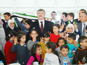 Akyürek'ten Suriyeli mültecilere ziyaret