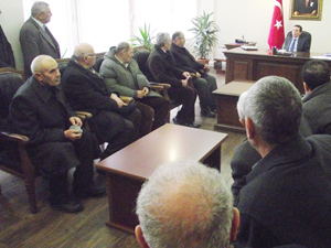 Çiftçiler kaymakam’dan yardım istedi