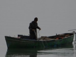 Suğla gölündeki balıkçıların kış mesaisi