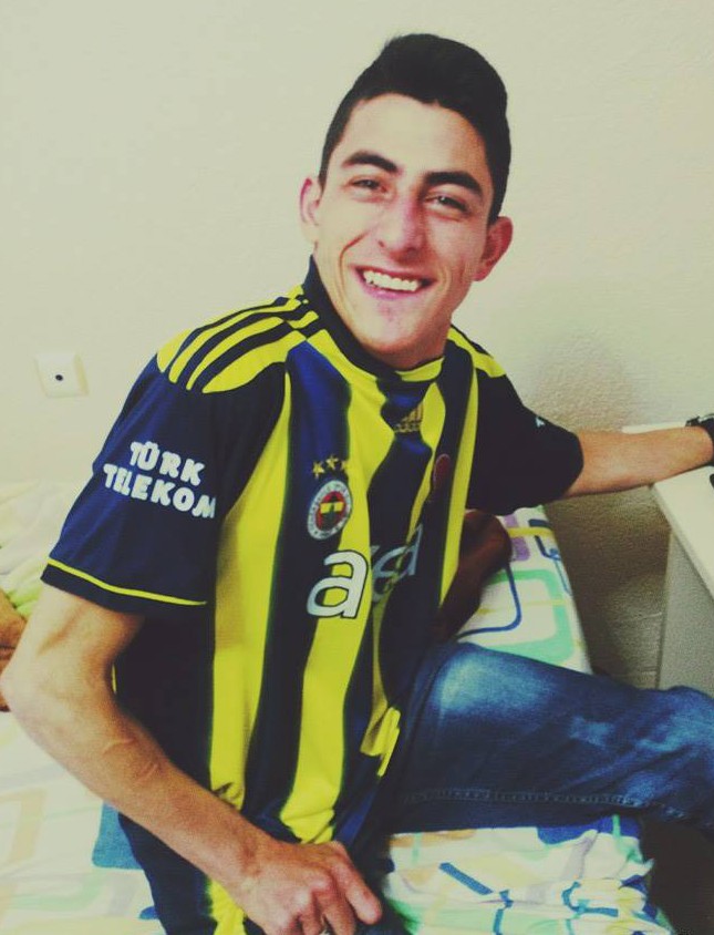 Balkondan düşen engelli genç hayatını kaybetti