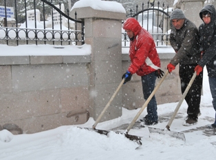 Akşehir'de kar temizliği