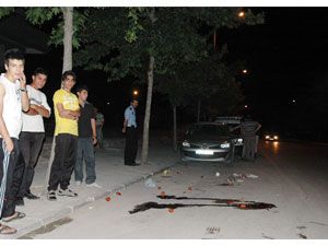 Alışverişten dönerken otomobil çarptı